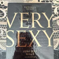 ادکلن ویکتوریا سکرت سیاه very sexy