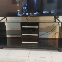 فروش میز تی‌وی شیشه ای در حد نو