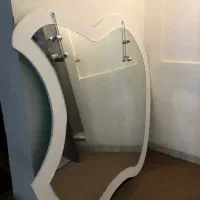 آینه اپل و تعدادی گل به فروش میرسد