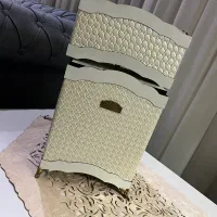 دستمال کاغذی و سطل نو
