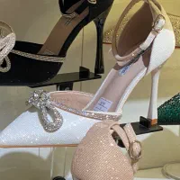 کفش عروس نوع برند YUNAIفقط برای عکس استفاده شده