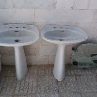 دو عدد روشویی سالم و آیینه