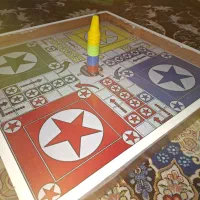 منچ بزرگ دور چوبی