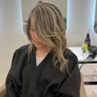 دستیار رنگ ،ناخن کار ،مژه کار حرفه ای