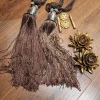 گل میخ و آویز پرده