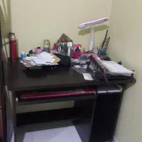 میز تحریر و کامپیوتر