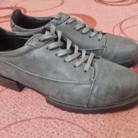 کفش و شلوار مردانه