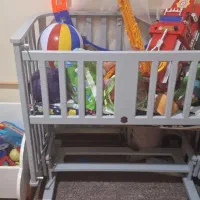 تخت کنار مادر