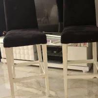 دوعدد صندلی اپنی محکم چوبی رنگ سفید