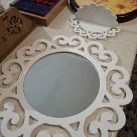 اینه گرد همراه با با جا دستمال رولی چوبی