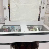میز و آیینه مینیمال