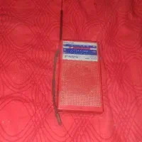 رادیو پارس و تعدادی ساعت رومیزی قدیمی