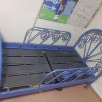 تخت فلزی