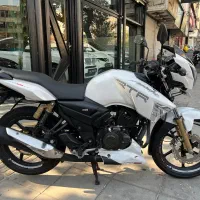 اپاچی ۱۸۰ سفید