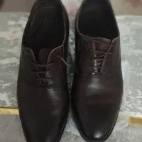 کفش چرم مردانه.