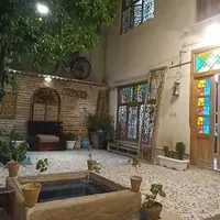 خونه سنتی|اجارهٔ کوتاه‌مدت ویلا و باغ|شیراز, شاهچراغ|دیوار