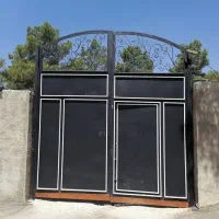 در باغی  حیاط گاراژ