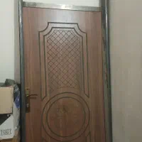 یک عدد در اتاق خواب به یک در سرویس آهنی