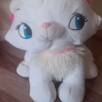 عروسک گربه و خیلی اسباب بازی دیگر