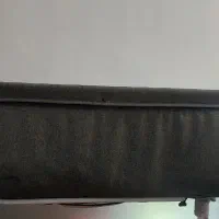 تخت کنار مادر