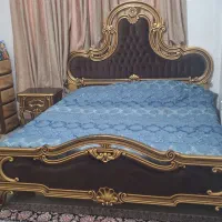 تخت و پاتختی و آینه