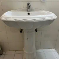 روشویی پایه دار