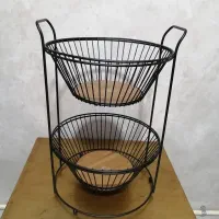 تعدادی سبد سیب زمینی پیاز