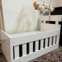 تخت کنار مادر  همراه با آویز