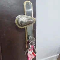 درب چوبی به فروش می رسد.