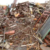 خرید آهن آلات ضایعاتی درب منزل با ترازوی دیجیتال