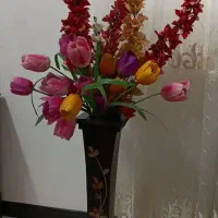 گلدون و گل مصنوعی