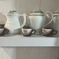 چهار عدد قوری و سه فنجان