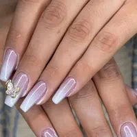 استخدام ناخنکار حرفه ای با مشتری