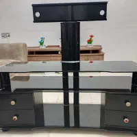 میزتلویزیون شیشه ای