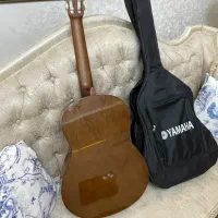 گیتار Yamaha C70|گیتار، بیس، امپلیفایر|میانه, |دیوار