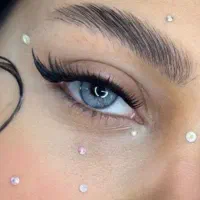 کاشت مژه و آموزش