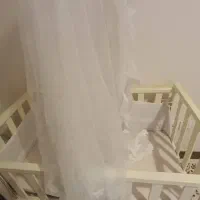تخت گهواره ای کنار مادر نونو با مارک.