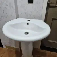 روشویی سفید تمیز