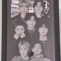 تابلو بی تی اس(BTS)قاب MDF شیشه‌دار  کاملاً سالم