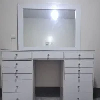 میز آرایش با آیینه