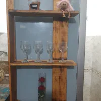 شلف چوبی کنار یخچالی