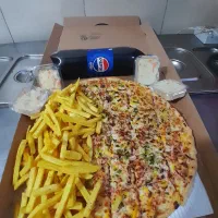 سوپر پیتزا خانواده +سیب زمینی+ نوشابه +سالاد 600