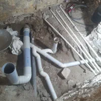 لوله کشی سرد وگرم فاضلاب گاز. لوله بازکنی رفع نم