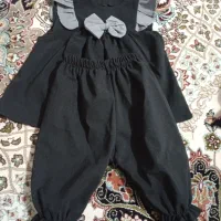 تعدادی لباس بچگانه