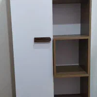 کتابخانه و میز تحریر