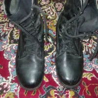 یک جفت پوتین راحتی نو نو فروشی