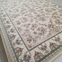 خان فیس پادشاه فیس  با قالی گل فیس دیوار