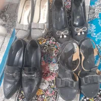چند جفت کفش بفروش میرسد