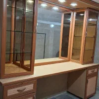 کمد و ویترین و صندلی فوق‌العاده تمیز و شیک
