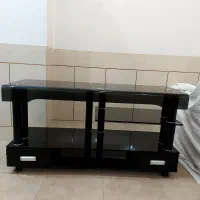 فروش یک عدد میز تلویزیون شیشه ای